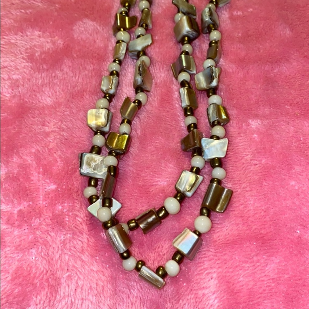 Necklace and earrings for classic spring look